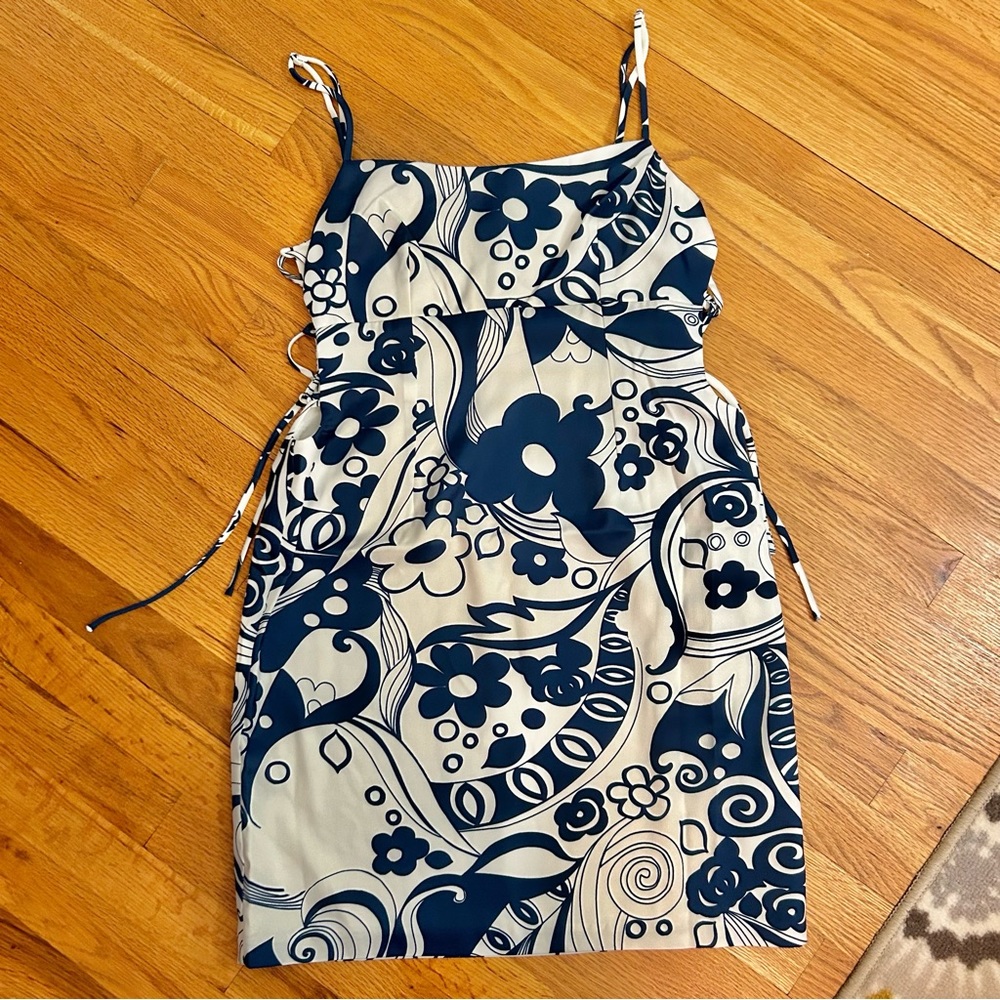 Peek a book sides going out dress